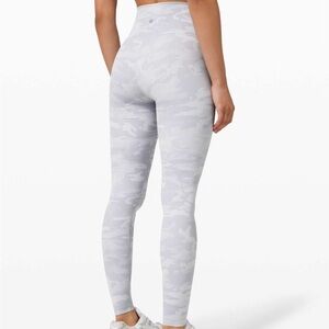 Lululemon Wunder Under White camo size 6 25”